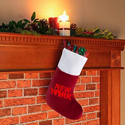 Божиќни чорапи за порибување во Newујорк со кадифен камин што виси за декор за домашно дрво