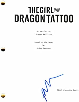 Руни Мара го потпиша автограмот Девојчето со скрипта за целосна филмска тетоважа - Керол, Кошмар Алеја, нејзината, многу ретка