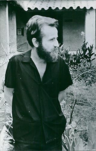 Гроздобер фотографија на Реџис Дебреј со брада; заробени од владата и се стави во затвор.