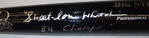 Лу Витакер автограмираше со голем стап лилјак испишана „Слатка Лу“ и „84 шампиони“