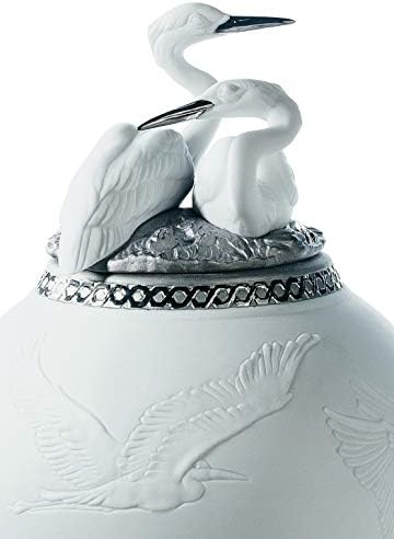 Lladró Herons Realm ја покрива вазната фигура. Сребрен сјај. Порцеланска вазна.