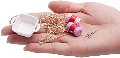 10 парчиња минијатурни додатоци за облекување Мала кутија за шиење со закачалки за крпа за ножици за железна табла за DIY минијатурна соблекувална