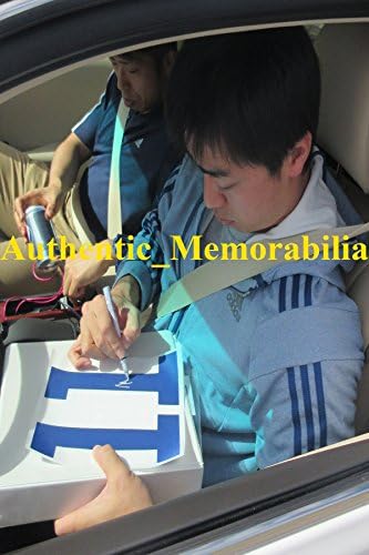 Tsuyoshi Wada Autograpted Chicago Cubs Jersey w/Доказ, Слика на потпишувањето на Цујоши за нас, Чикаго Кобс, Тим Јапонија, Светски