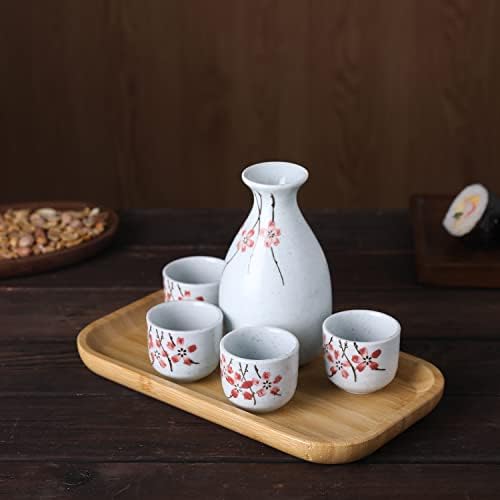 Mygift класичен керамички јапонски комбо сет со бела глазура и дизајн на гранка на цреша од цреша, истурање на карафе, 4 пукани очила и послужавник за сервирање на бамб?