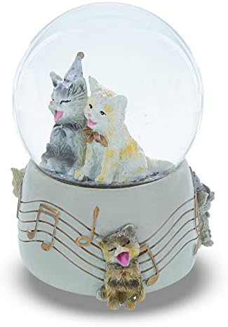 Мачки имаат забавен музички воден снежен глобус