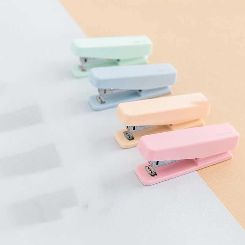 SXNBH Solid Color Protable Mini Stapler Set со 1000 алатки за врзување на канцелариски материјали