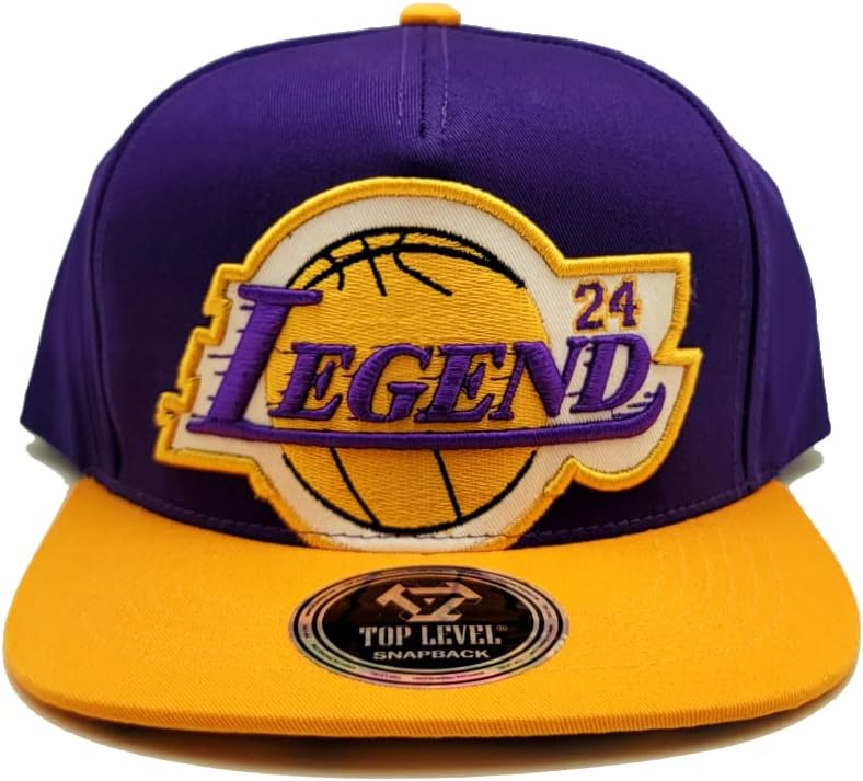 Водач на генерација облека Лос Анџелес Нова легенда за највисоко ниво, Wordmark Kobe 24 Mamba 2Tone Purple Gold Era Snapback Hat Cap Cap