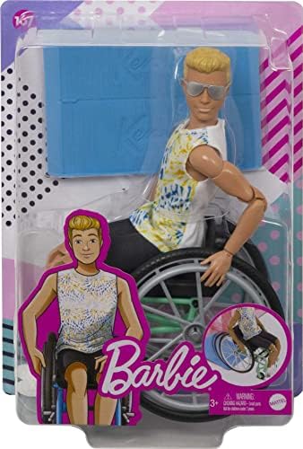 Барби Кен Модата кукла 167 со Инвалидска Количка И Рампата Носи Вратоврска Боја Кошула, Црни Шорцеви И Додатоци [Амазон Ексклузивни]