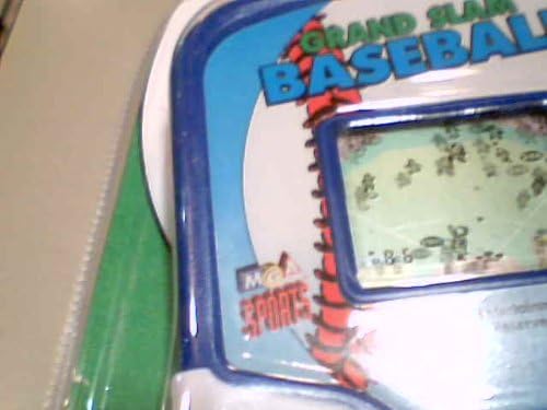 1998 MGA Entertainment Grand Slam Baseball рачен бејзбол возбуда Електронска LCD видео игра рачен модел MGA-236 BLISTER пакет со Trivia картичка