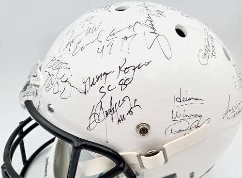 Победниците на Хајсман трофеј го автограмираа белиот шлем со целосна големина со 24 потписи, вклучувајќи ги Бери Сандерс, Бо