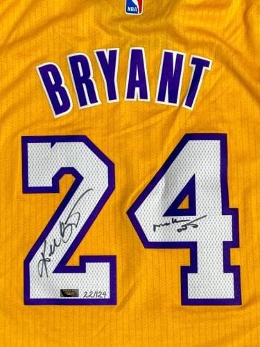 Коби Брајант „Мамба надвор“ потпиша 24 автентичен Лос Анџелес Лејкерс Jerseyерси Панини - автограмирани дресови во НБА