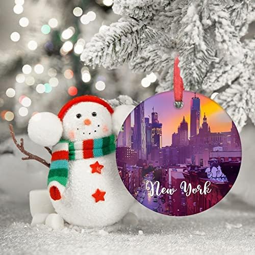 Cityујорк во центарот на градот, Божиќни украси 2022 година Newујорк САД патуваат сувенир, виси украси за новогодишни елки, кои висат