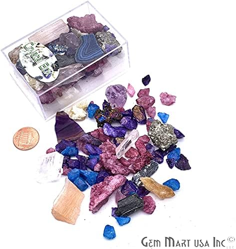 Природна карпа и кристална кутија со разновидни кристали исчистени со позитивни лековити својства. Мешан минерален скапоцен камен комплет