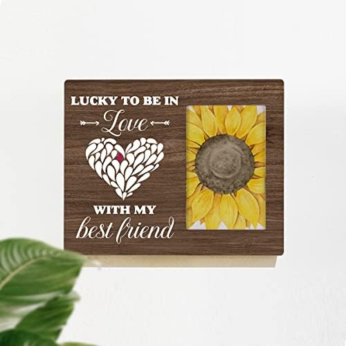 Романтичен подарок момче Девојки Двојки Вуд Слика Рамка за годишнината од свадбата роденден, среќа да биде за loveубена дрвена