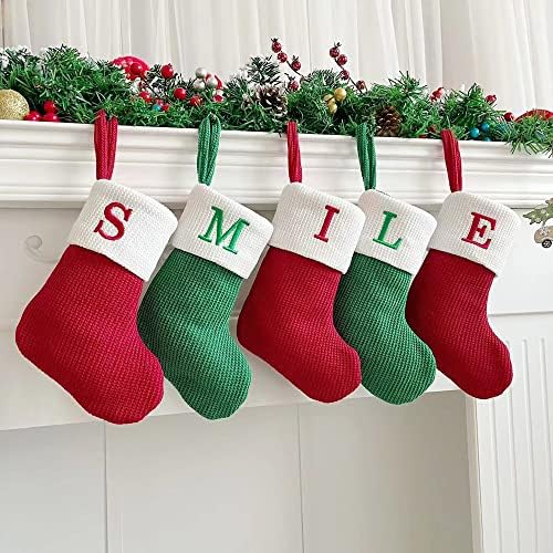 Wllpng Почетна мини чорапи плетени Божиќни чорапи извезени а-z писмо Божиќни чорапи со монограм Божиќ што виси декоративен украс за семејни