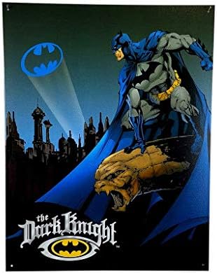 Отпечатоци плус пакет Бетмен - Темниот витез ретро калај знак декор - гроздобер метален знак комплетен со завртки за висина за да се прикаже во