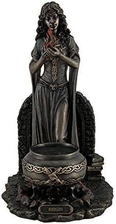 Веронезе Дизајн 9 5/8 Висока бригидна божица на огништето и дома држејќи света пламен статуа ладна екипа смола Античка бронза