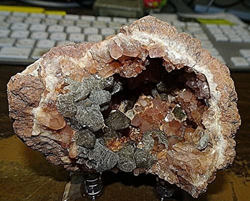 Crystal5595, розови аметистични кристали геоде * избор на рудникот * neuquen * Аргентина стојат вклучени.