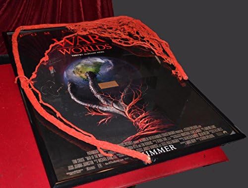 Леле, екранот „Војна на световите“ користеше реквизити, туѓи пипала на постер потпишан од Том Круз и Спилберг, ДВД, Коас