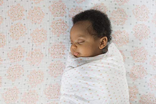 SwaddledEsigns Најмекиот памук муслин вграден кревет за креветчиња/лист за дете за бебе и девојче, розово небесно цвеќе