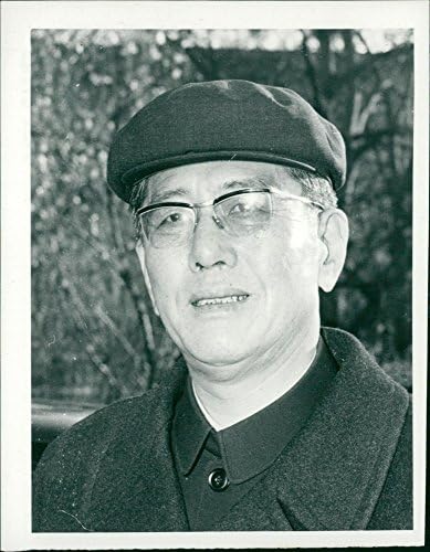 Гроздобер фотографија на политичарот Qiao Guanhua.
