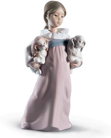 Lladró оружје полна со figurубов девојка фигура. Фигура на порцеланска девојка.