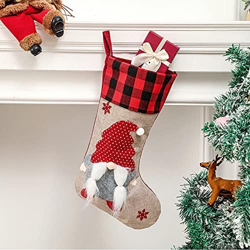 Кристални скапоцени камења ги чистат божиќните чорапи носители на црвени карирани гноми украси за семејни украси за висечки чорапи