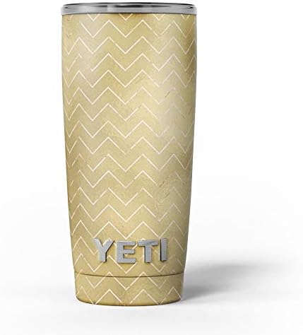 Дизајн Скиз Златната површина со бел шеврон - комплет за винил за завиткување на кожата, компатибилен со чашите за ладилни ладилни текови на Јети