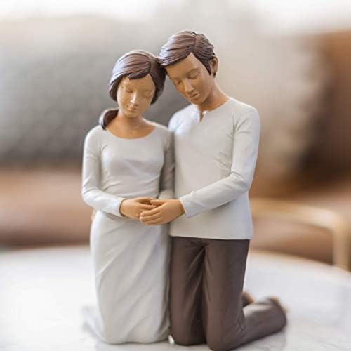 Богатство на моменти маж и жена молејќи се за колена статуа - извајана фигура со рачно насликана, колекција