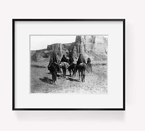 Бесконечни фотографии Фото: Марш низ Кањон Тесакод, C1905, Едвард С. Куртис, Навахо Индијанци, коњи