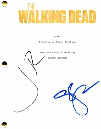 Jonон Бернтал и Стивен Јун го потпишаа автограмот на целосната пилот -сценарио за „The Walking Dead“ - Шејн Волш во костумот: